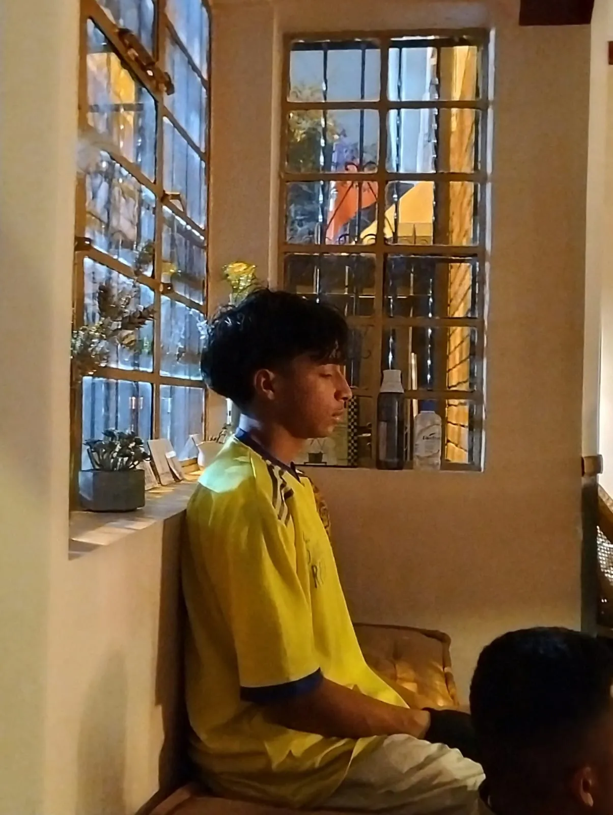 Niños practicando meditación y auto-cuidado